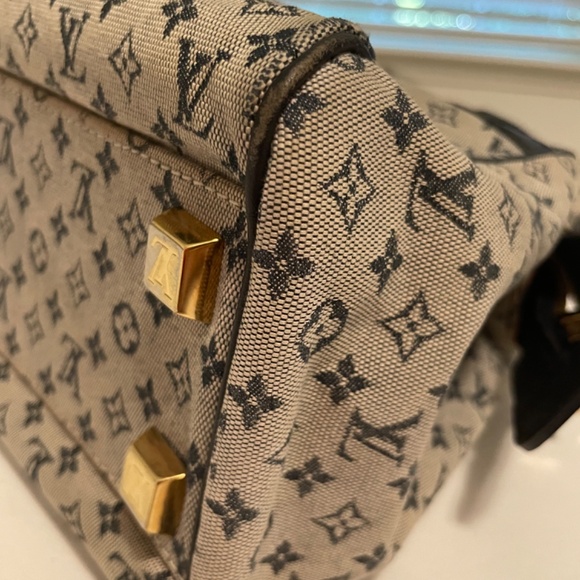 Louis Vuitton Monogram Josephine Women Bag - Picture 7 of 13